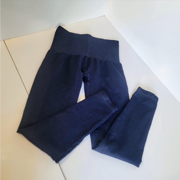 Spanx Love your Assests Seamless Leggings Blue. Flattering and comfortable! - Picture 3 of 8